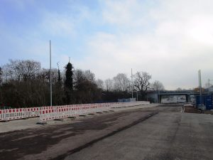 Aufnahme vom 20.12.2016 - Die Pflasterarbeiten des östlichen Gehweges zwischen Klinkebrücke und Fuchsberg wurden beendet.