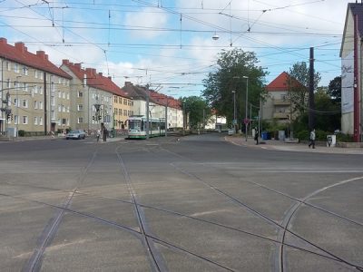 Das neue Gleisviereck am Südring ist fertiggestellt. Arbeiten finden noch im Randbereich statt. (Aufnahme vom 14. Juni 2017)