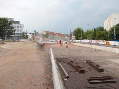 Ein Trog für die Gleistrasse entsteht zwischen Klinke und Halberstädter Straße. (Aufnahme vom 22. Juni 2017)