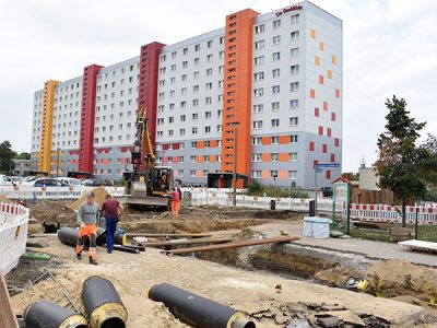 Bauarbeiten am Hanns-Eisler-Platz: Leitungen werden verlegt. (Aufnahme: Oktober 2019)